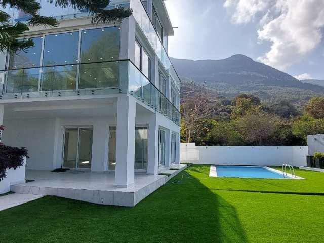 Villa mit herrlicher Aussicht auf die Ringstraße von Kyrenia