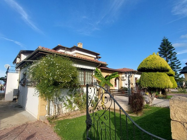 Large Garden Villa on the Ring Road