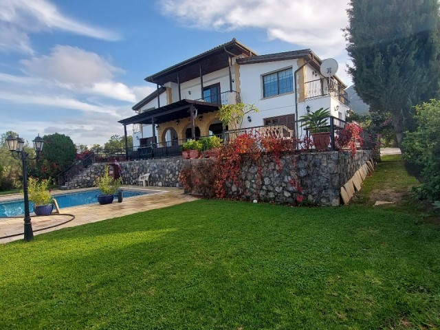 Large Garden Villa on the Ring Road