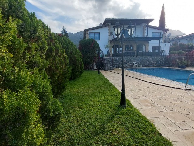 Large Garden Villa on the Ring Road