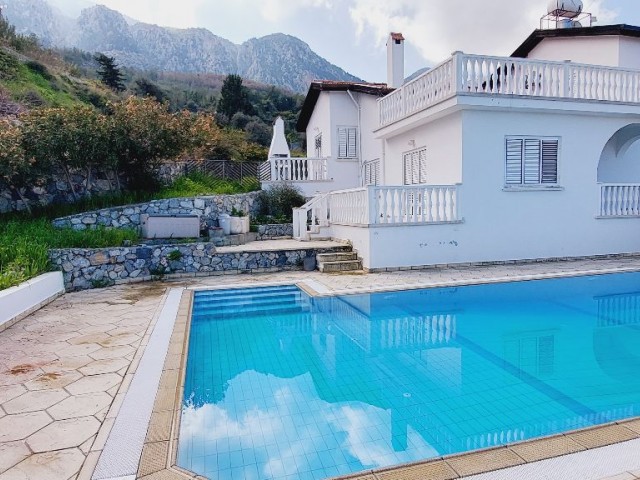 Renovierte Villa mit privatem Pool