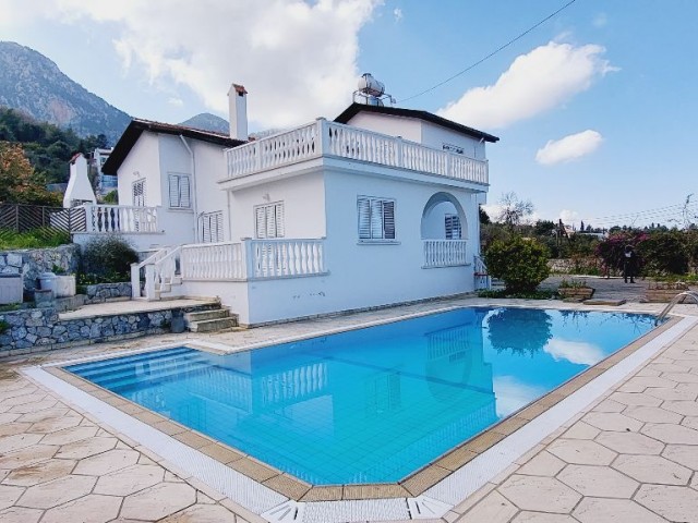 Yenilenmis ozel havuzlu Firsat  Villa