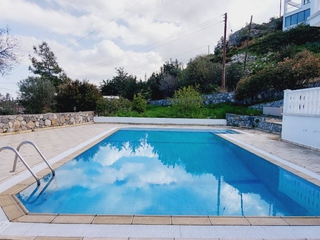 Renovierte Villa mit privatem Pool