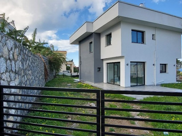 3 ensuite villa close to the English School