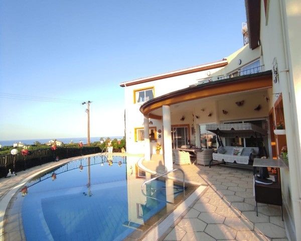 Great location, spacious villa close to everything