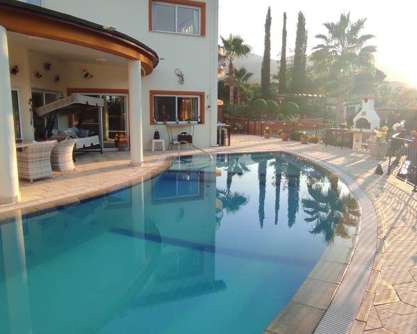 Great location, spacious villa close to everything