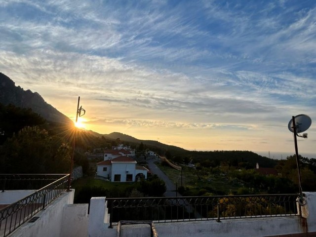 Wohnung mit freiem Blick in einer Anlage mit Pool in Karmi