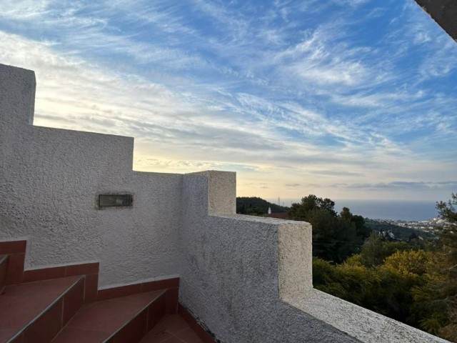 Wohnung mit freiem Blick in einer Anlage mit Pool in Karmi