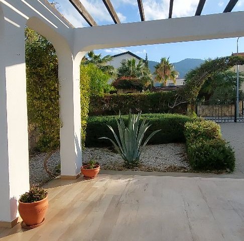 Villa with sea view and pool