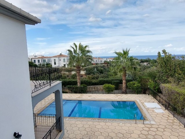 Villa with sea view and pool