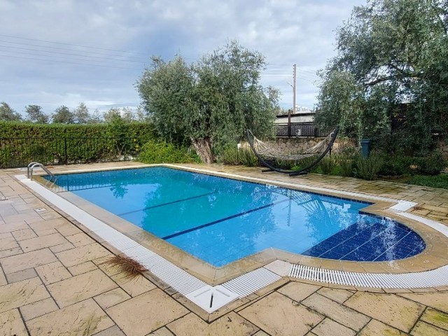 Villa with pool for rent close to the center