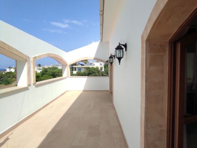 Villa with a magnificent view very close to the sea