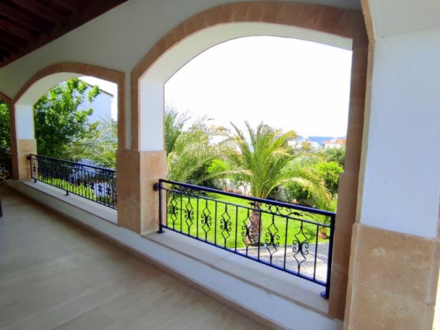 Villa with a magnificent view very close to the sea