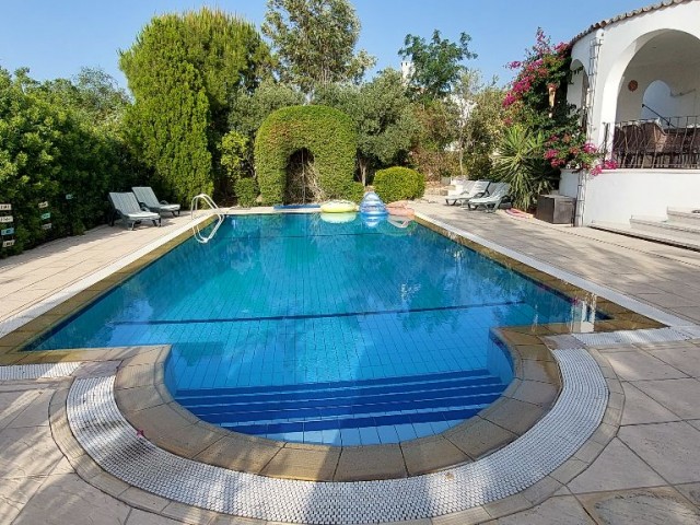 Einstöckige Villa mit Meerblick in Karsiyaka