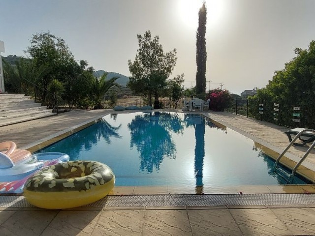 Einstöckige Villa mit Meerblick in Karsiyaka