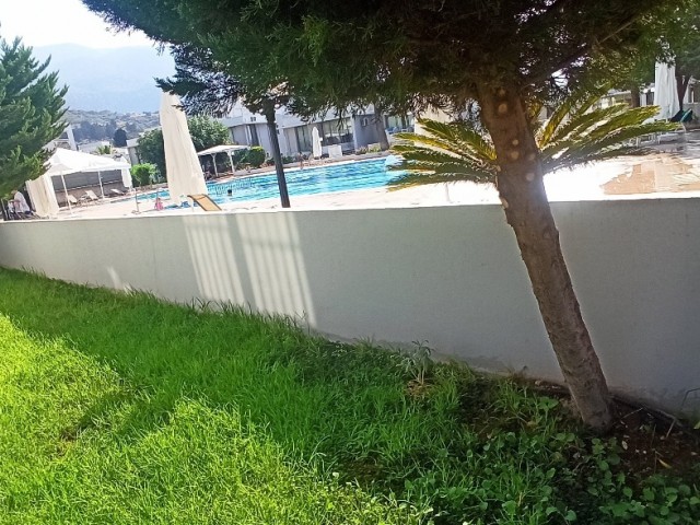 Milos Park Zemin köşe ve Havuz başı