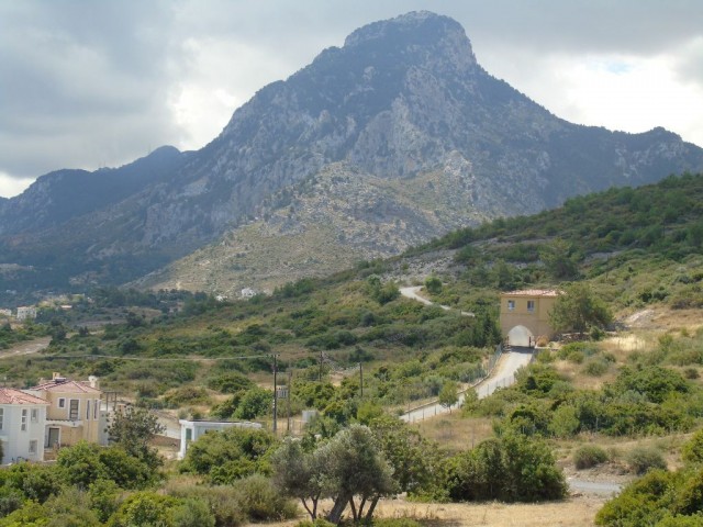 ویلا برای اجاره in Karşıyaka, گیرنه