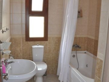 Girne Alsancak bölgesinde denize yürüme mesafesinde GÜNLÜK 3+1 özel havuzlu villa (MİN. 3)