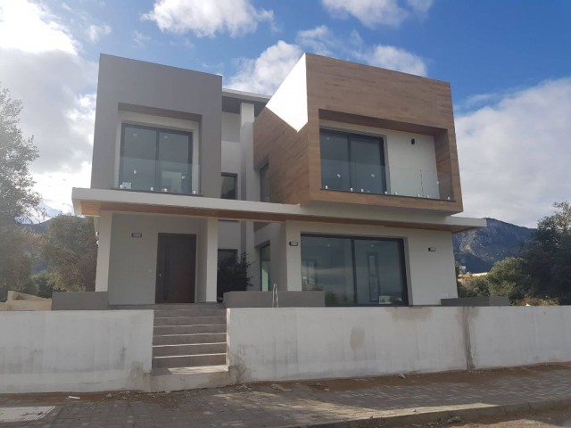 Girne Çatalköy'de 3+1 Satılık Villa