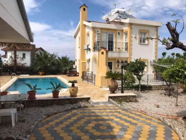 Girne Bellapais Bölgesinde 3+1  satılık Villa