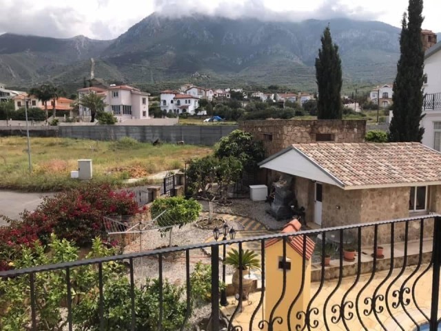 Girne Bellapais Bölgesinde 3+1  satılık Villa