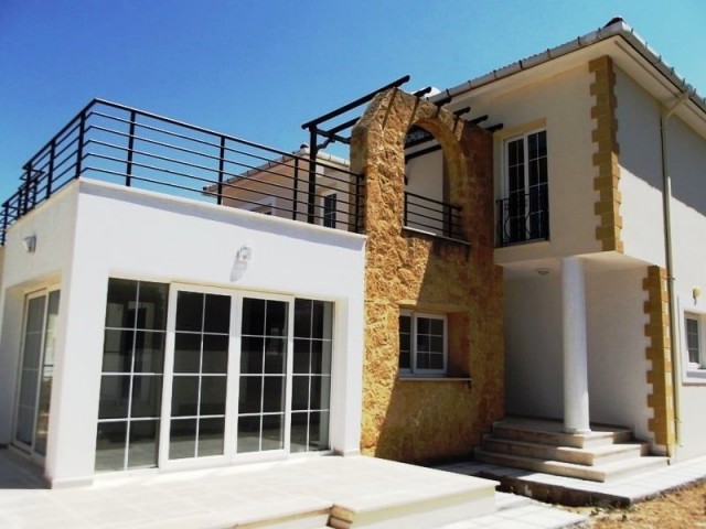 Girne Ozanköy bölgesinde 3+1 satılıl villa