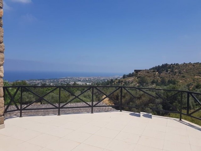 Girne Lapta Başpınarda 3+1 satılık villa