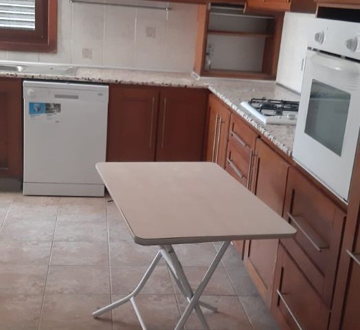 Flat To Rent in Girne Merkez, Kyrenia