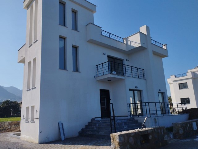 4+1 villa for sale in Girne Karsiyaka (with pool)