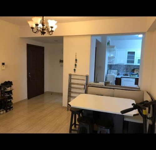 Unmöblierte 2+1-Wohnung zum Verkauf im Kyrenia Center