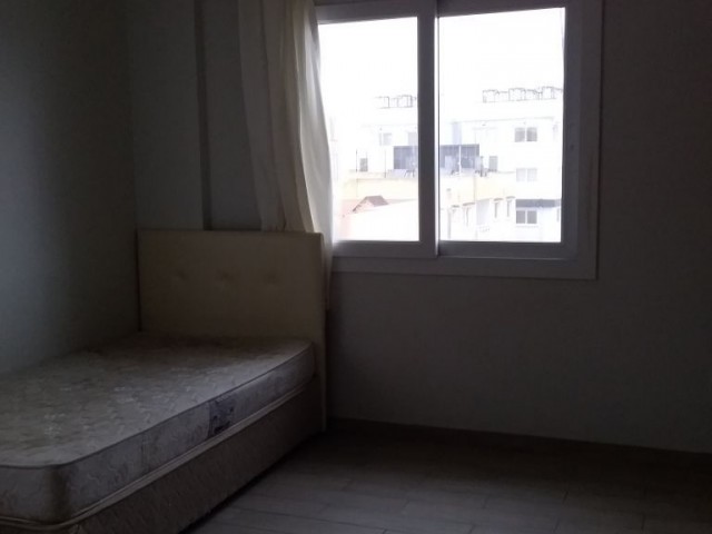 GAZİMAĞUSA MERKEZDE KİRALIK 3+1 DAİRE 