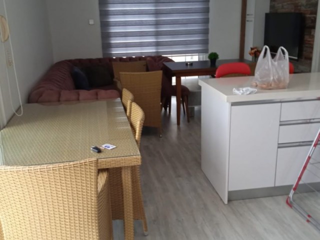 MAĞUSA MERKEZ'DE  SATILIK 2+1 FULL EŞYALI PENTHOUSE DAİRE