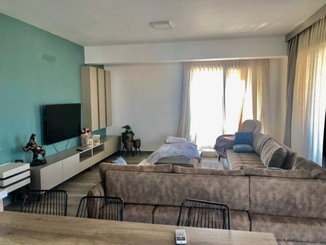 2+1 PENTHOUSE-WOHNUNG ZUM VERKAUF IN MAGUSA YENİBOĞAZİÇİ