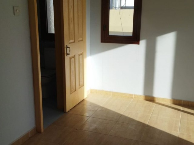 3+1 PENTHOUSE WOHNUNG ZU VERKAUFEN IM ZENTRUM VON FAMAGUSTA