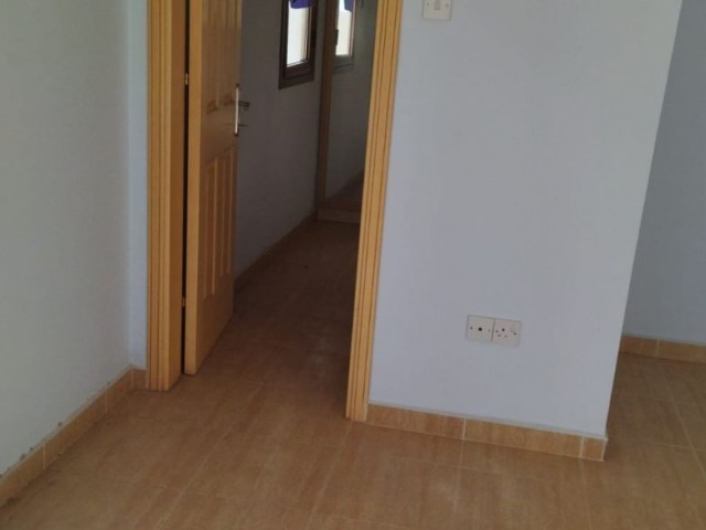 GAZİMAĞUSA MERKEZDE SATILIK 3+1  PENTHOUSE DAİRE