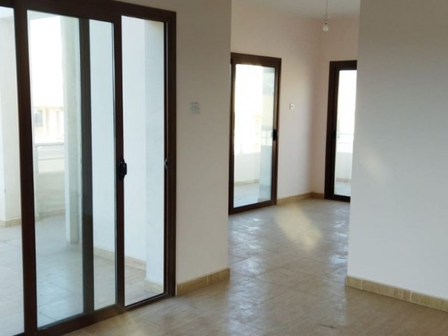 3+1 PENTHOUSE WOHNUNG ZU VERKAUFEN IM ZENTRUM VON FAMAGUSTA