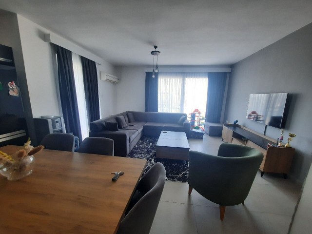 2+1 PENTHOUSE-WOHNUNG ZUM VERKAUF IM ZENTRUM VON GAZİMAĞUSA