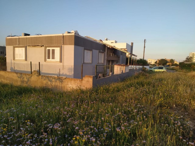 3+1 EINFAMILIENHAUS ZUM VERKAUF IN DER REGION YENIBOGAZICI IN GAZİMAĞUSA