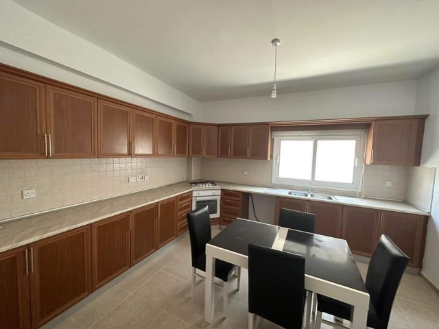 GAZİMAĞUSA MERKEZDE SATILIK 3+1 DAİRE