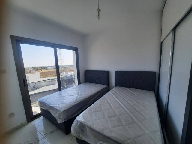 GAZİMAĞUSA YENİBOĞAZİÇİ BÖLGESİNDE  EŞYALI SATILIK 2+1 PENTHOUSE 