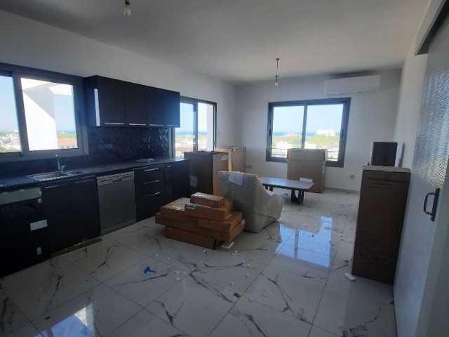 GAZİMAĞUSA YENİBOĞAZİÇİ BÖLGESİNDE  EŞYALI SATILIK 2+1 PENTHOUSE 