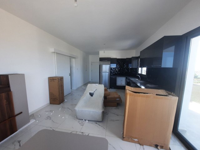 GAZİMAĞUSA YENİBOĞAZİÇİ BÖLGESİNDE  EŞYALI SATILIK 2+1 PENTHOUSE 