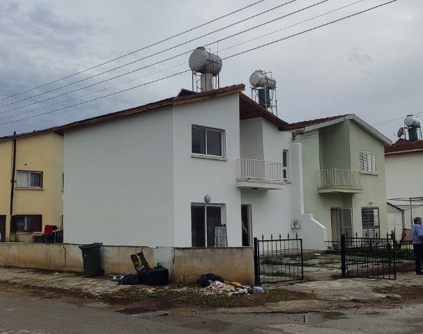 GAZİMAĞUSA TUZLA BÖLGESİNDE SATILIK 3+1 VİLLA 