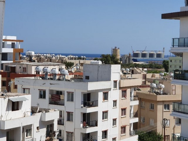 Arena-Schränke 3+1 und 2 Fenster. Zentrum Famagusta