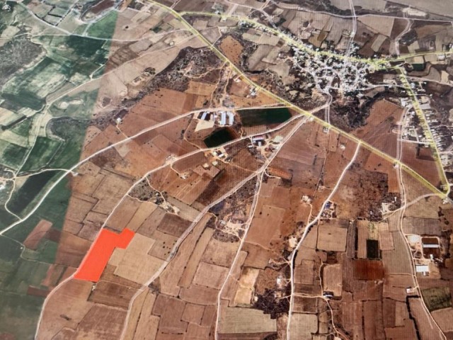 QUALIFIED LAND FOR SALE IN FAMAGUSTA CAYÖNÜ REGION, 24 DECLAR FIELD