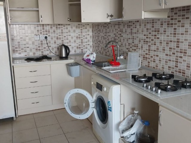 GAZİMAĞUSA MERKEZDE SATILIK EŞYALI 2+1 DAİRE