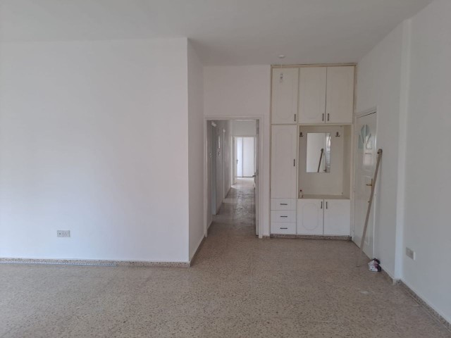 Apartment 3+1, Gulseren, center