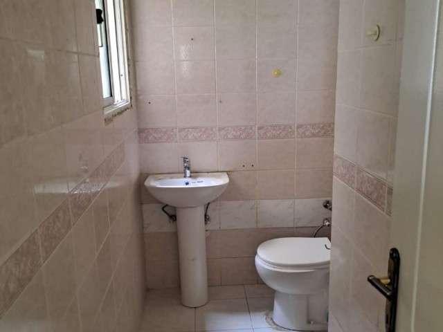 GAZİMAĞUSA MERKEZDE SATILIK  3+1 DAİRE