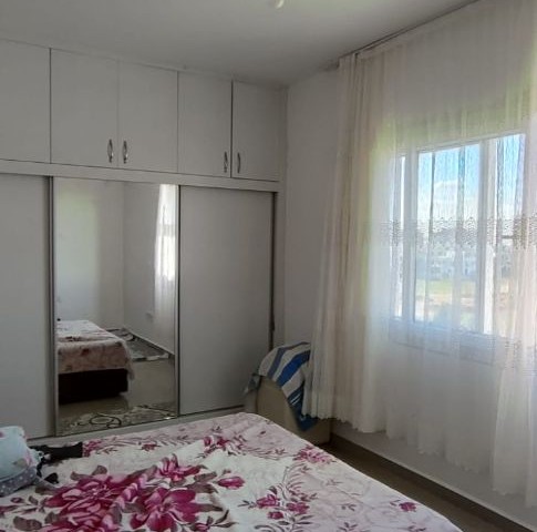 Wohnung 3+1, Yenibogazici. Am Meer