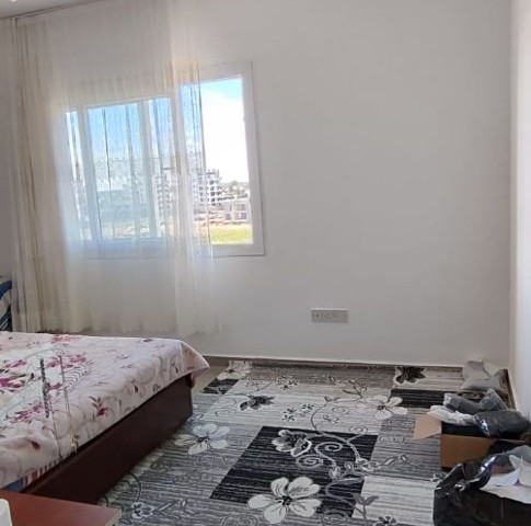 Wohnung 3+1, Yenibogazici. Am Meer